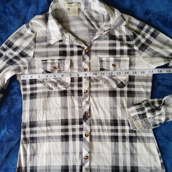 Passport Plaid Collar button up Soft Long sleeve plaid flannel top with Pockets! - Picture 5 of 5